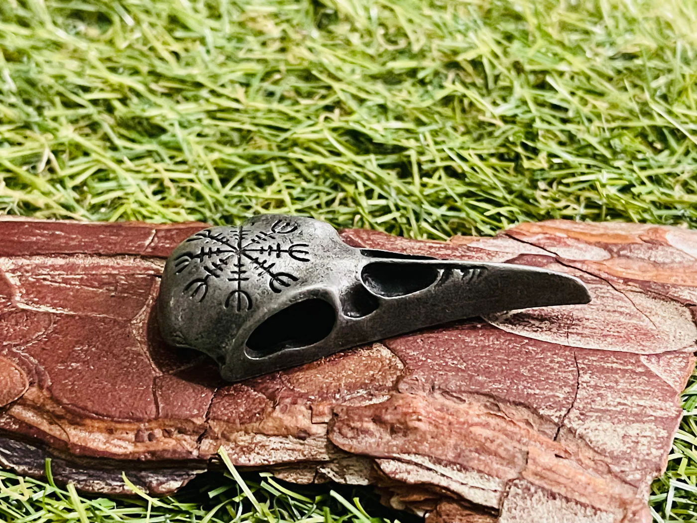 Pendentif crâne d’oiseau