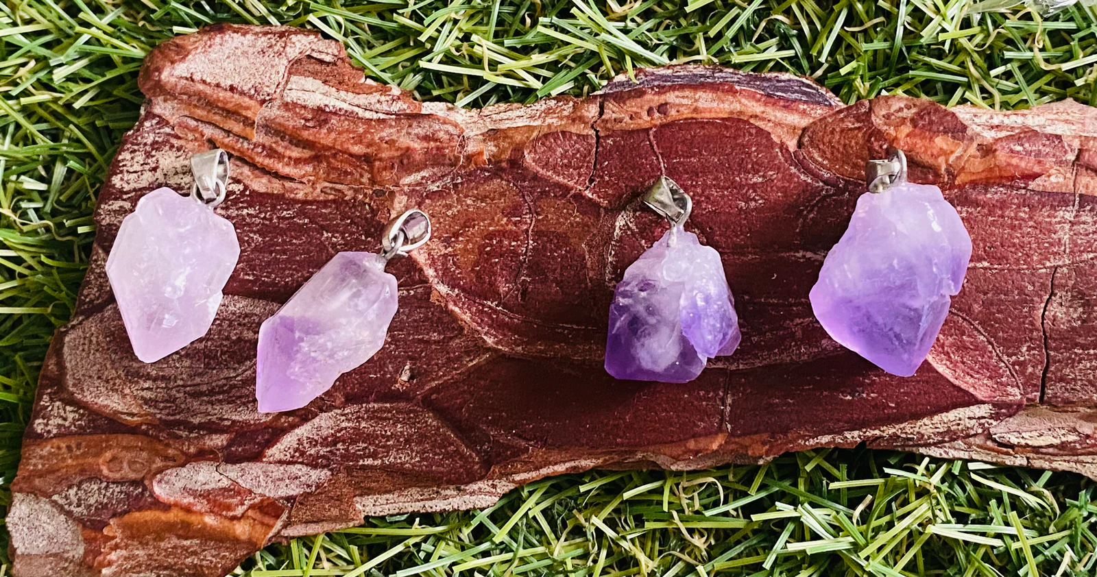 Pendentif serti d'une Améthyste brute